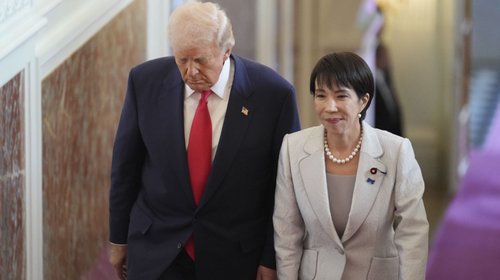 Trump y Takaichi firman tratado en su primer encuentro