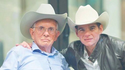 Rinde homenaje Miguel Flores a su abuelo por sus 90 años