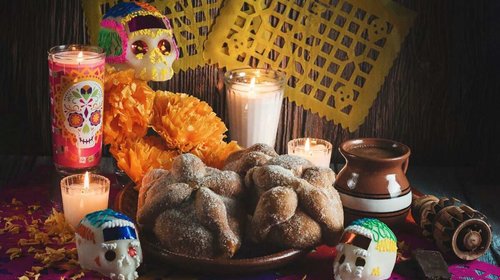 Pan y calaveritas: símbolos dulces de la identidad mexicana