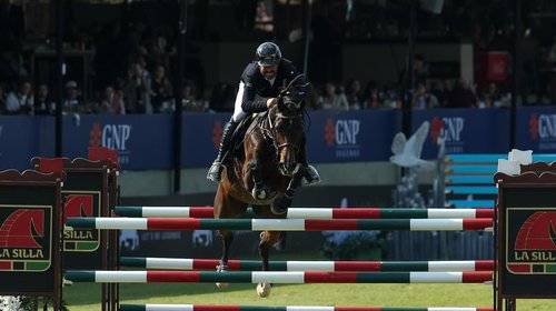 Nicolás Pizarro salta muy alto… ¡Y llega al podio!