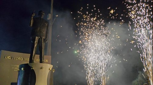 Develan estatua de Pedro Treto Cisneros, leyenda del beisbol