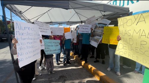 Exigen reanudar clases tras agresión a director y maestra