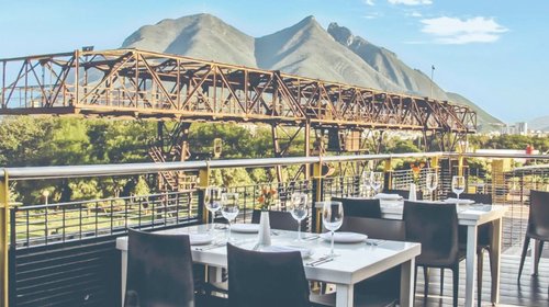 Restauranteros de NL formarán personal bilingüe para el Mundial