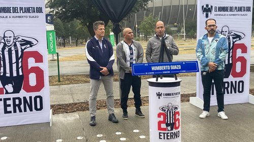 ¡Por siempre Suazo! Rayados rinde homenaje al 'Chupete'