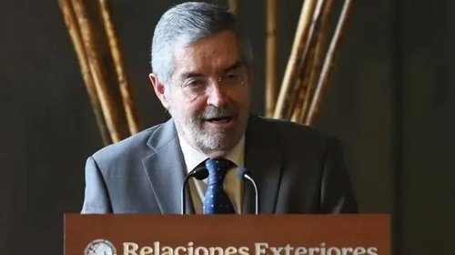 De la Fuente solicita licencia de SRE por motivos de salud