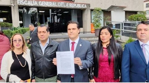 Presentan nueva denuncia contra Cabeza de Vaca por huachicoleo