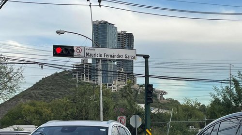 Sorprende a regios señalética de Calzada Mauricio Fernández