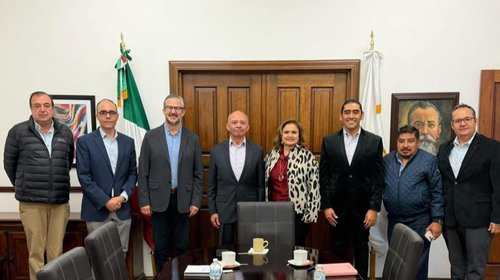Dipetre entrega aguinaldos a 12,000 pensionados de la educación