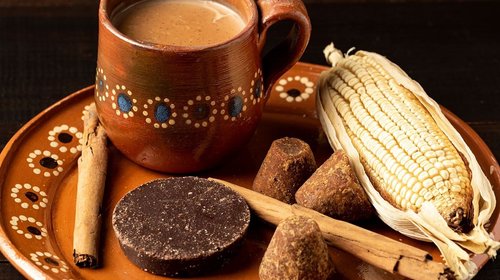 Brindemos con un delicioso y tradicional champurrado