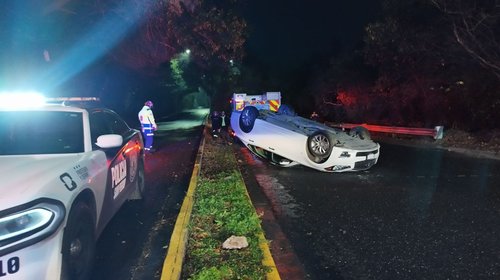 Volcadura deja a un joven lesionado en San Pedro