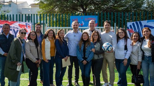 Transforman Adrián de la Garza y vecinos, parque Puerta de Hierro