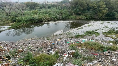 Claman vecinos limpieza profunda del río Santa Catarina 
