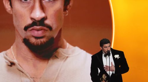 Arremete Bad Bunny contra ICE; 'no somos animales', dice