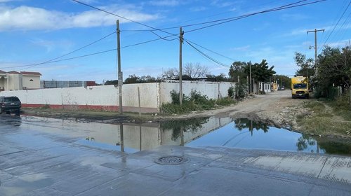 Denuncian fugas de aguas negras en la colonia Satélite