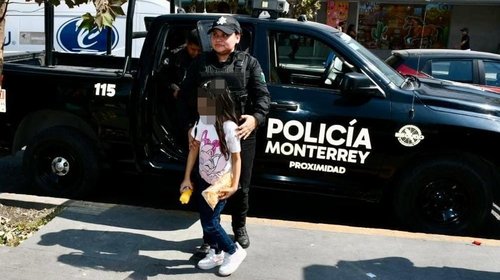 Policía de Monterrey localiza a niña extraviada en Colegio Civil