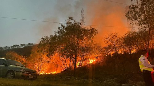 Reportan fuerte incendio en la colonia 18 de marzo