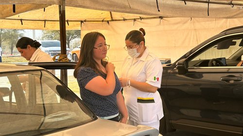 Familias acuden a jornada de vacunación en Guadalupe