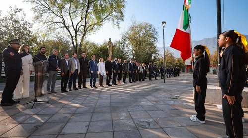 San Pedro rinde homenaje a la Bandera de México en su día