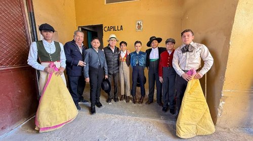 Niños toreros brillan y se lucen en el ruedo 