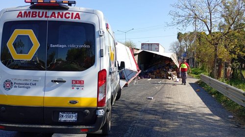 Reabren circulación en Carretera Nacional tras volcadura