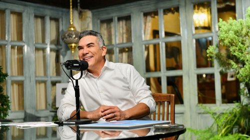 Denuncia Alito Moreno "persecución política" contra Karina Barrón