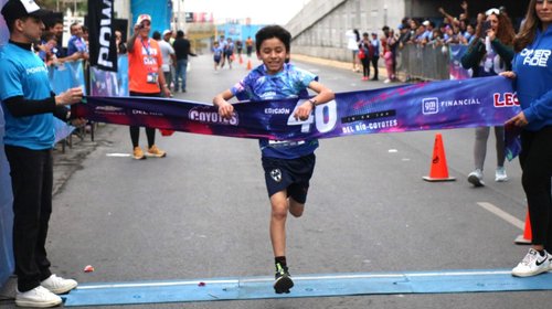 Festejan 1,500 corredores los 40 años de la carrera Coyotes