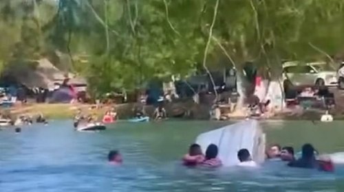 Rescatan a pasajeros tras volcadura de lancha en Abasolo