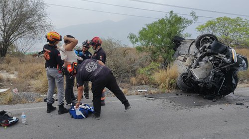 Volcadura sobre autopista a Saltillo deja un lesionado