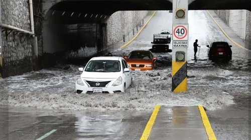 Lluvias y granizo colapsan vialidades en Torreón