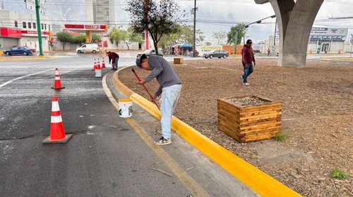 Refuerzan en Santa Catarina señalética bajo Mega Puente
