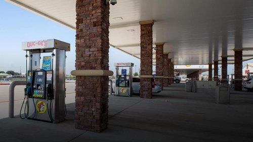 Alza en gasolina impulsa inflación en EUA; se ubica en 3.3%