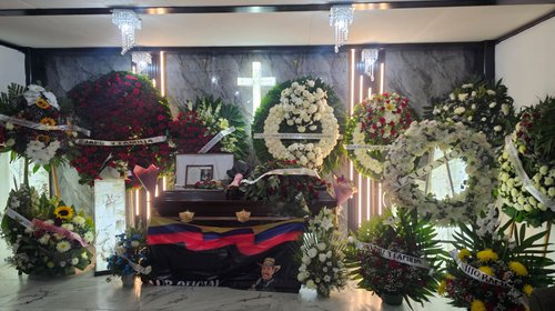 Cientos de personas dan el último adiós a Paco Silva