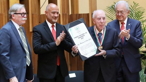 Reconocen trayectoria de Francisco de Pablo y Augusto Quijano