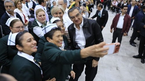 Reconocen hasta 60 años de servicio en sector salud de Tamaulipas