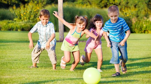 Más juegos, menos pantallas para tener mejores infancias