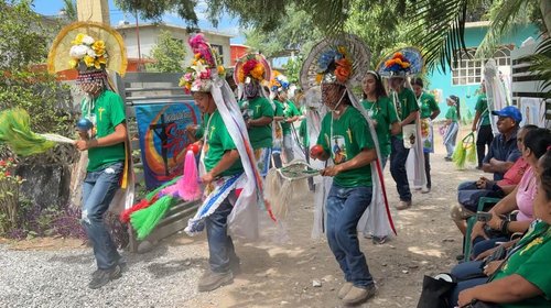 Familia mantiene viva tradición de la Santa Cruz en Tamaulipas