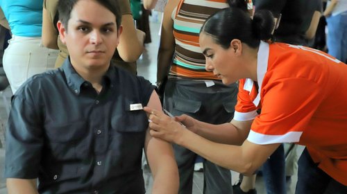 Nuevo León supera meta de vacunación con más de 106 mil dosis