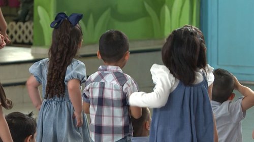 Plomo en niños vendría de útiles escolares y dulces: estudio