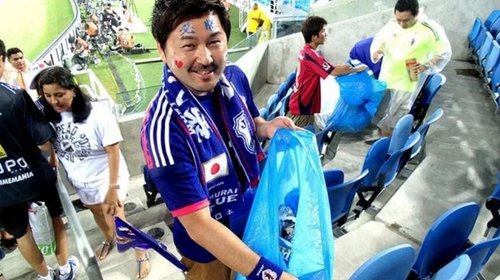 La afición japonesa… ¡también ‘juega’ su partido!