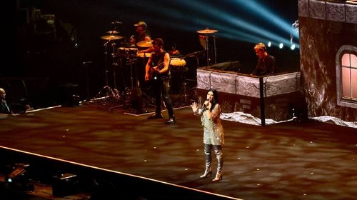 Laura Pausini conquista a los regios con un show en la Arena