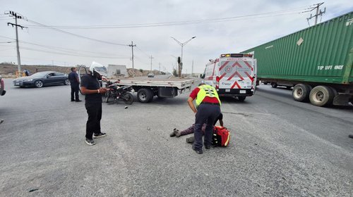 Motociclista lesionado tras choque con camión en Ramos Arizpe