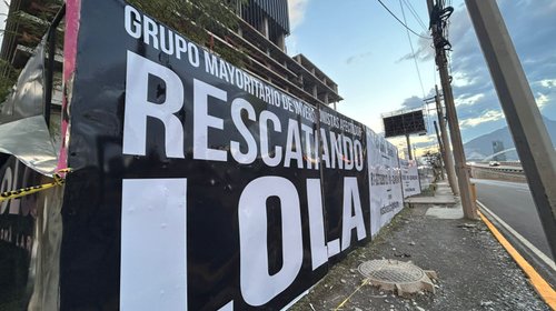 ‘Rescatando Lola’: colocan pancarta en torre de Morones Prieto