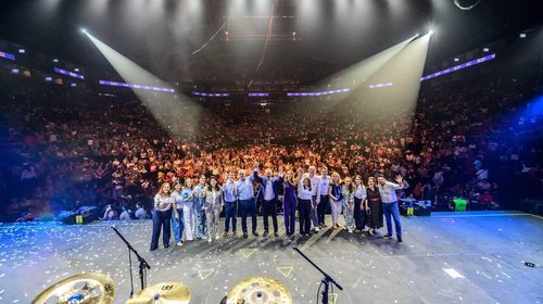 Festeja Monterrey a mamás con rifas y artistas en la Arena