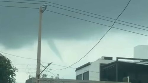 Aparece “culebra de agua” en cielo de Tampico