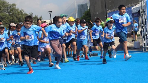 Más de 4,000 corredores participan, hacen deporte… y ayudan
