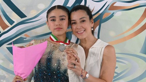 Patinadora regia conquista medallas… ¡Y algo más!