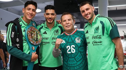 Julio César Chávez comparte encuentro con la selección mexicana