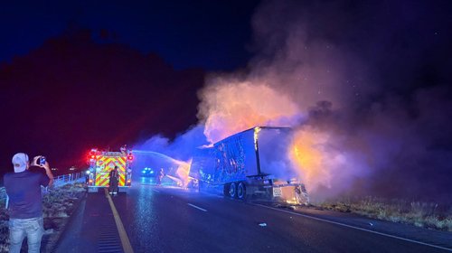 Tráiler en llamas revela presunta red de tráfico de personas