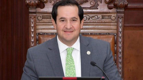 Amenazan de muerte a Memo Ruiz a través de redes sociales