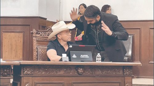 Ausencias dejan sin curul  temporalmente a Tony Flores
